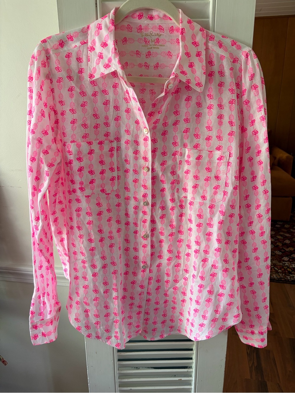 Lilly Pulitzer new pineapple linen Shirt in Pink pineapple Print